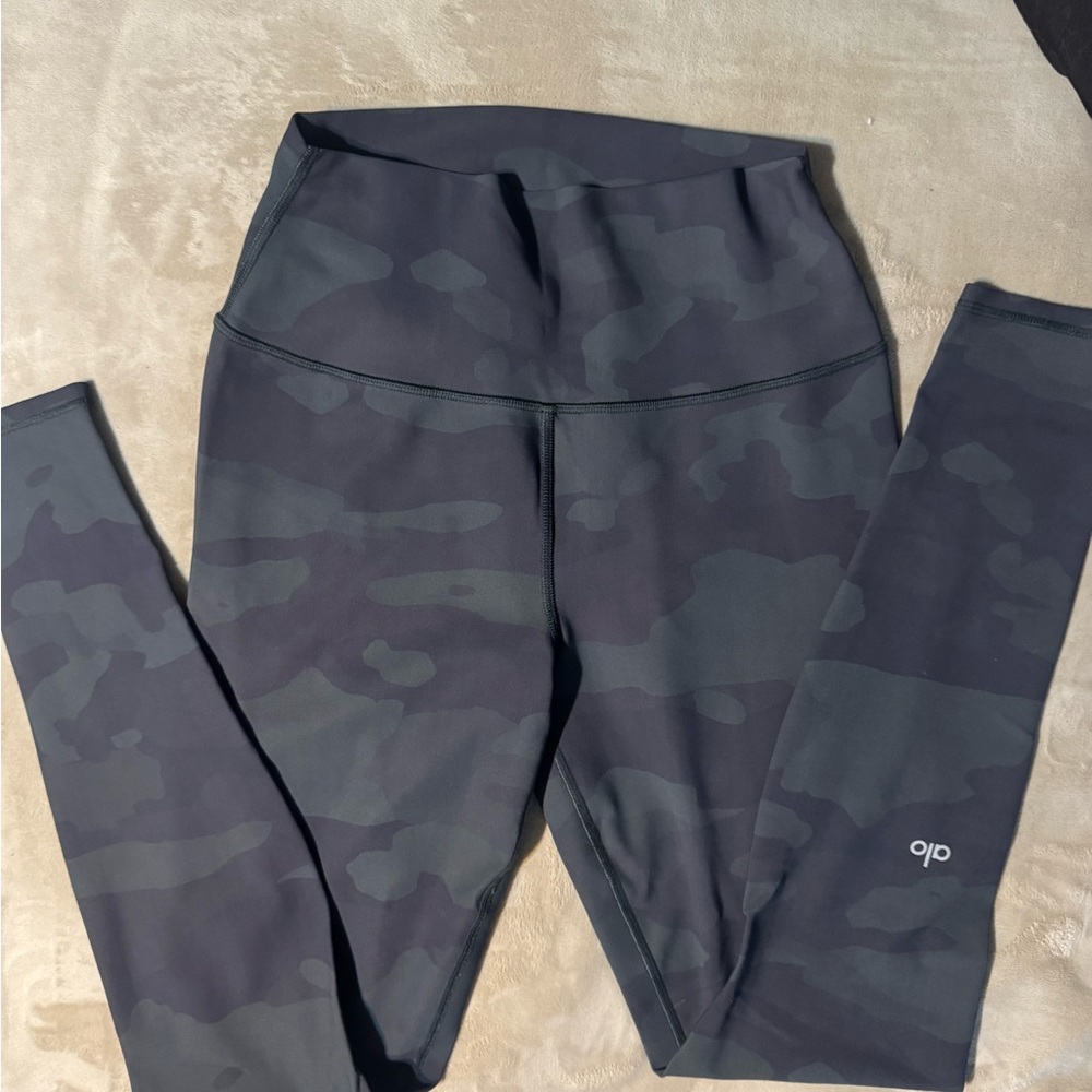 ALO Yoga Dark Camo Leggings